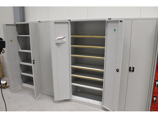 Vier magazijnkasten hahebo met afmeting 80 x 40 x 180 cm. - afbeelding 3 van  3