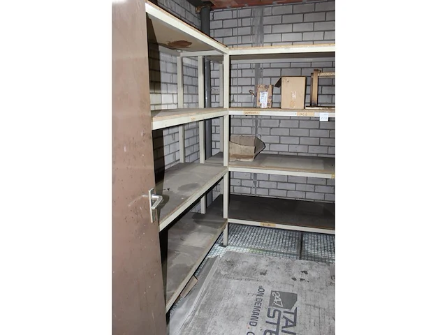 Vier magazijnrekken met 3x afmeting 145 x 70 x 193 cm en 1x afmeting 220 x 50 x 193 cm. - afbeelding 2 van  2