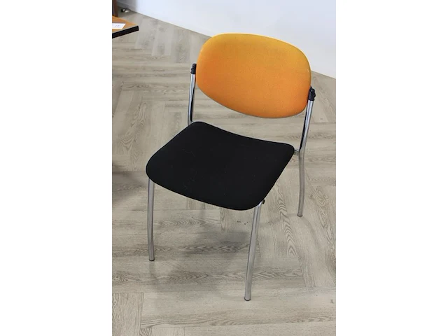 Vier opklapbare tafel met 8 buisstalen stoelen. afmeting tafels 160 x 80 x 73cm. - afbeelding 3 van  3