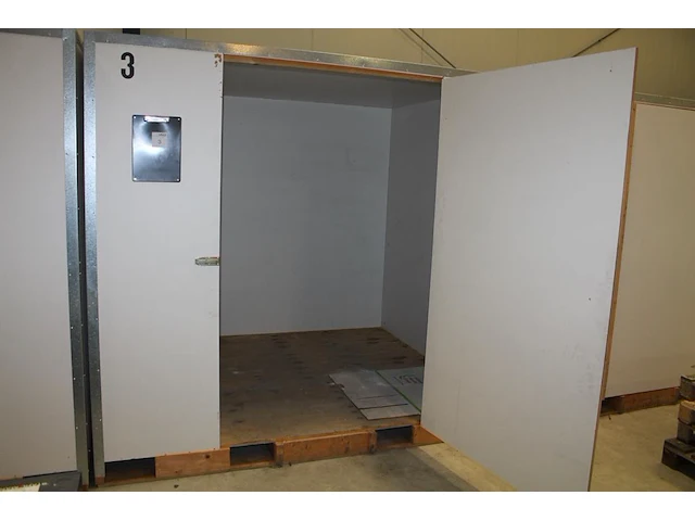Vier opslagboxen 248 x 208 x 320 cm. - afbeelding 2 van  3