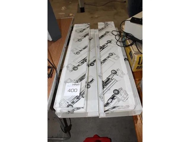 Vier plexiglas reclameblokken met hoogte 74 cm - afbeelding 2 van  2