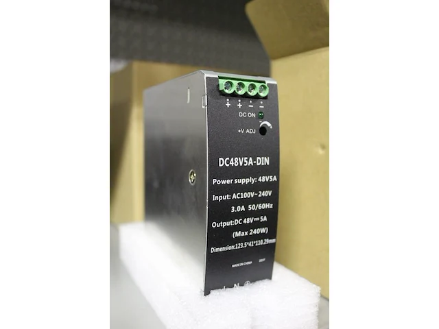 Vier power supplies nn type dc48v5a-din, input 100 v - 240 v, max. output 250 w, afm. 12,35 x 4,10 x 11 cm - afbeelding 2 van  2