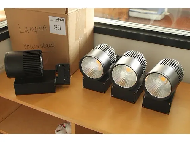 Vier rail-led-spots. - afbeelding 1 van  1