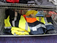 Vier regenjassen portwest in diverse maten en kleuren. excl. draadmand - afbeelding 1 van  2