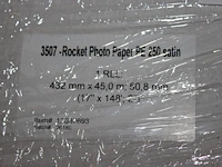 Vier rollen fotopapier rocket pe250 satin 432 mm x 45 m; 50,8 mm. - afbeelding 2 van  2