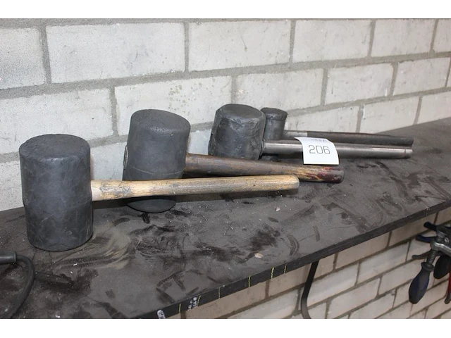 Vier rubber hamers. - afbeelding 1 van  1