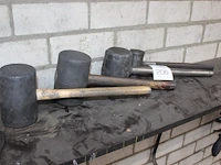 Vier rubber hamers. - afbeelding 1 van  1