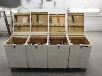 Vier schilderskisten 40 x 50 x 72 cm gevuld met diverse schildersbenodigdheden waaronder rollenhouders, tap... - afbeelding 1 van  4