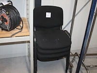 Vier stapelbare vergaderstoelen. - afbeelding 1 van  2
