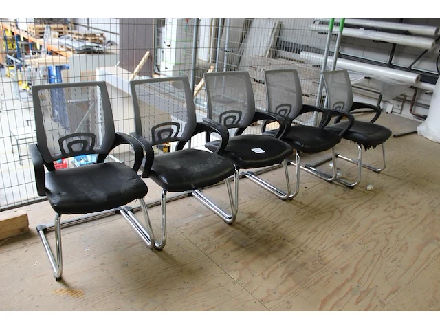 Vier stoelen igo. - afbeelding 1 van  2