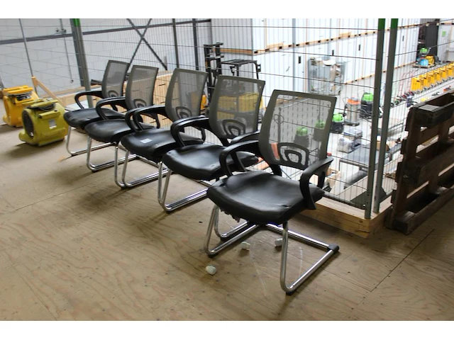 Vier stoelen igo. - afbeelding 2 van  2