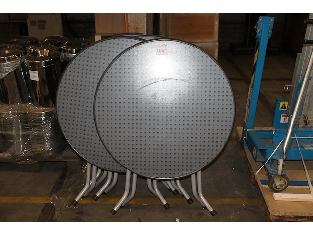 Vier terrastafels, doorsnede 85 cm. - afbeelding 1 van  1