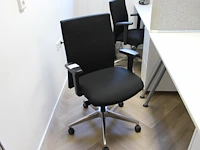 Vier verrijdbare bureaustoelen interstuhl zwart gestoffeerd - afbeelding 1 van  3
