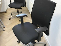 Vier verrijdbare bureaustoelen interstuhl zwart gestoffeerd - afbeelding 3 van  3
