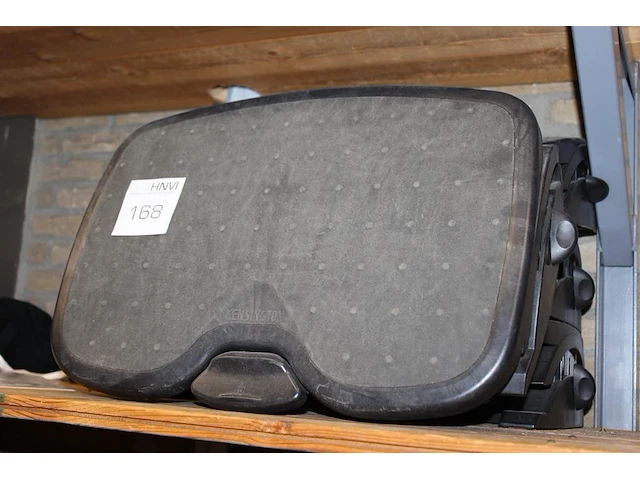 Vier verstelbare voetensteunen. - afbeelding 2 van  2