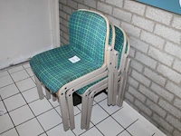 Vier vintage stoelen met stoffen bekleding. - afbeelding 1 van  1