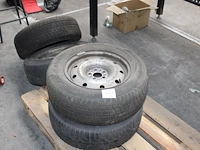 Vier winterbanden op velg met maatvoering 205/65r15 94t. - afbeelding 1 van  2