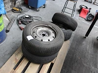 Vier winterbanden op velg met maatvoering 205/65r15 94t. - afbeelding 2 van  2