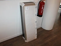 Vier zwarte en drie aluminiumkleurige fotolijsten 35 x 100 cm. - afbeelding 3 van  4