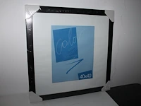 Vier zwarte, zes aluminiumkleurig mat en negen aluminiumkleurige fotolijsten 40 x 40 cm. - afbeelding 3 van  4