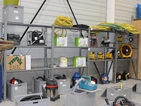 Vierdelige gegalvaniseerde stelling met afmeting 135 x 50 x 200 cm. let op: ophalen na 12.30 uur. - afbeelding 1 van  2