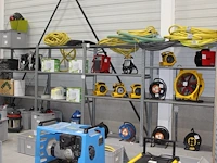 Vierdelige gegalvaniseerde stelling met afmeting 135 x 50 x 200 cm. let op: ophalen na 12.30 uur. - afbeelding 2 van  2