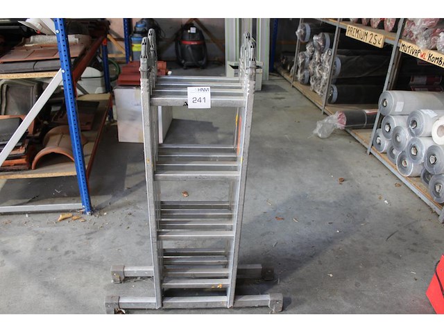 Vierdelige ladder hendriks 2043 met 4x 4 treden. - afbeelding 1 van  2