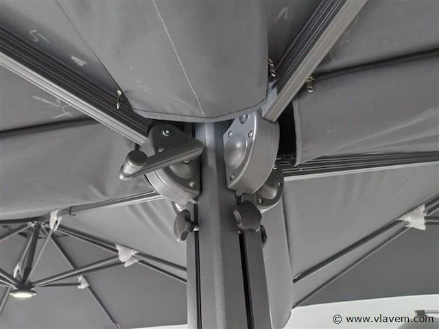 Vierdubbele hangende parasol donkergroen (4 * 300x300cm) - afbeelding 9 van  10