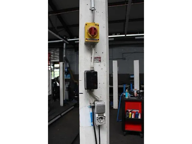 Vierkoloms hefbrug stertil koni type alh maximale draaglast 3500 kg. afm. 500 x 290 cm. bouwjaar onbekend. - afbeelding 3 van  3
