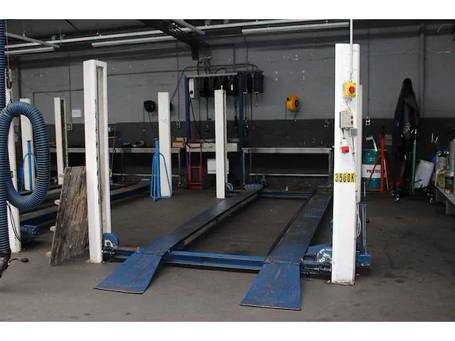 Vierkoloms hefbrug stertil koni type alh maximale draaglast 3500 kg. afm. 500 x 290 cm. bouwjaar onbekend. - afbeelding 1 van  2