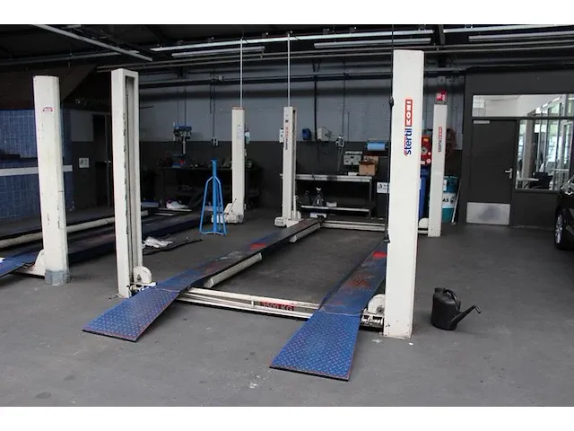 Vierkoloms hefbrug stertil koni type ko 4035 maximale draaglast 3500 kg. afm. 500 x 290 cm. bouwjaar 1951. - afbeelding 1 van  3