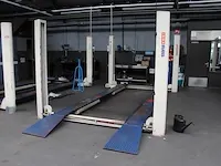 Vierkoloms hefbrug stertil koni type ko 4035 maximale draaglast 3500 kg. afm. 500 x 290 cm. bouwjaar 1951. - afbeelding 1 van  3