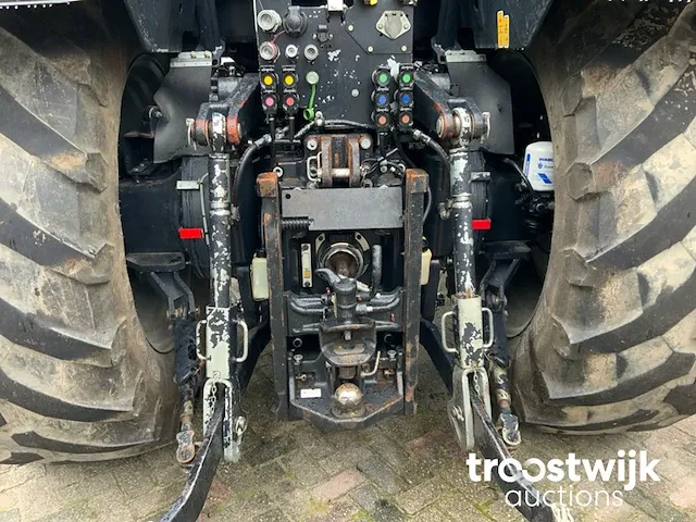 Vierwielaangedreven landbouwtractor - afbeelding 3 van  19