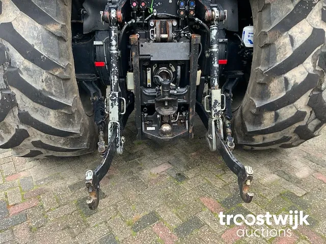 Vierwielaangedreven landbouwtractor - afbeelding 4 van  19