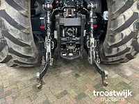 Vierwielaangedreven landbouwtractor - afbeelding 4 van  19