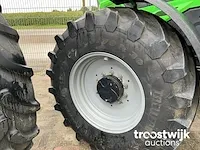 Vierwielaangedreven landbouwtractor - afbeelding 7 van  19