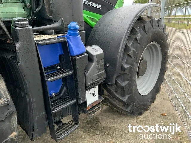 Vierwielaangedreven landbouwtractor - afbeelding 9 van  19
