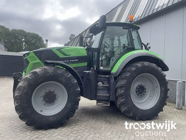 Vierwielaangedreven landbouwtractor - afbeelding 1 van  19