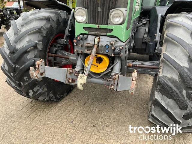Vierwielaangedreven landbouwtractor - afbeelding 3 van  27