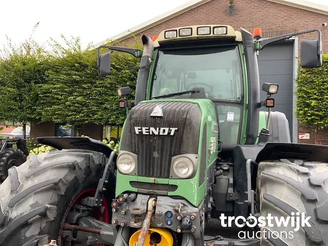 Vierwielaangedreven landbouwtractor - afbeelding 4 van  27