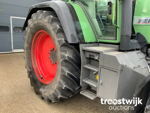 Vierwielaangedreven landbouwtractor - afbeelding 7 van  27