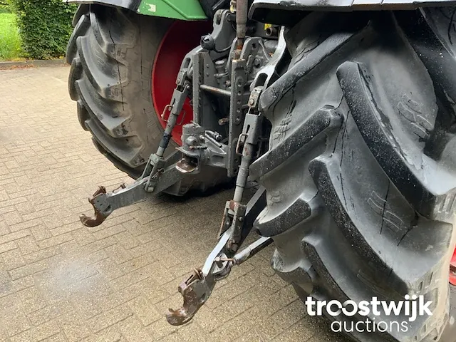 Vierwielaangedreven landbouwtractor - afbeelding 10 van  27