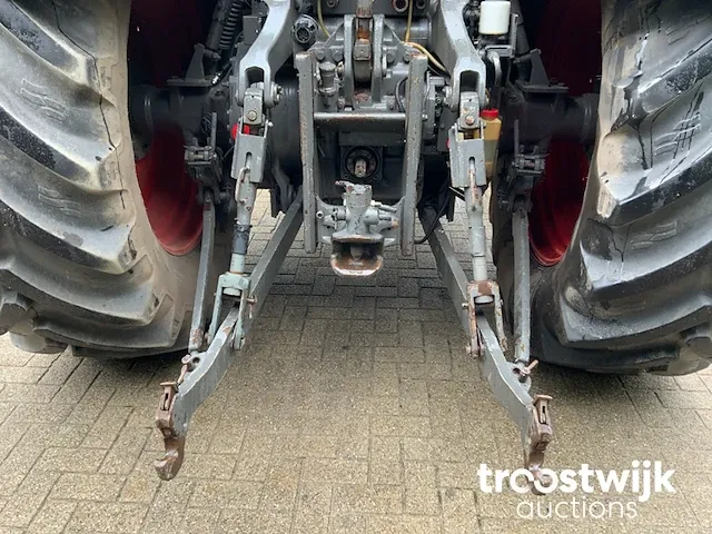 Vierwielaangedreven landbouwtractor - afbeelding 11 van  27