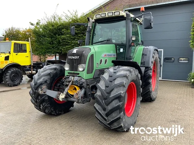Vierwielaangedreven landbouwtractor - afbeelding 1 van  27