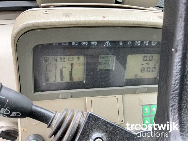 Vierwielaangedreven landbouwtractor - afbeelding 20 van  27