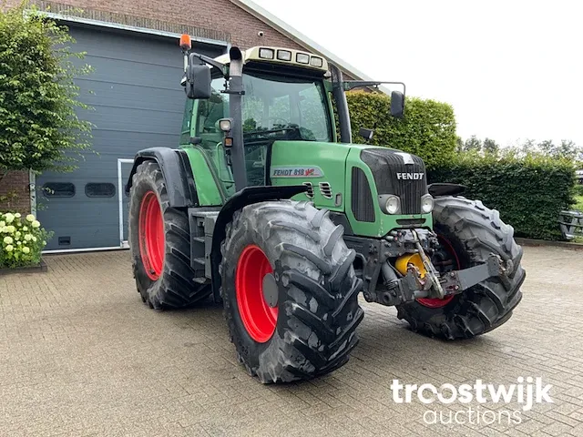 Vierwielaangedreven landbouwtractor - afbeelding 12 van  27