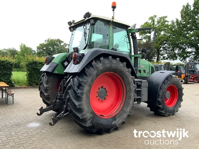 Vierwielaangedreven landbouwtractor - afbeelding 21 van  27