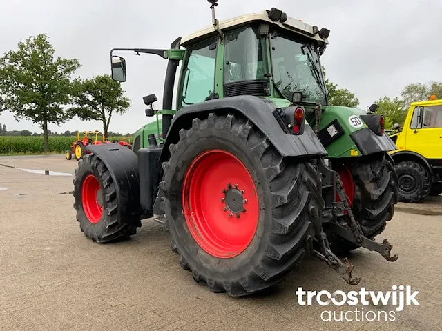 Vierwielaangedreven landbouwtractor - afbeelding 22 van  27