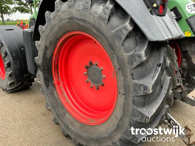 Vierwielaangedreven landbouwtractor - afbeelding 24 van  27