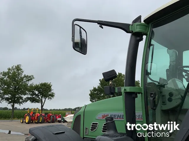 Vierwielaangedreven landbouwtractor - afbeelding 25 van  27